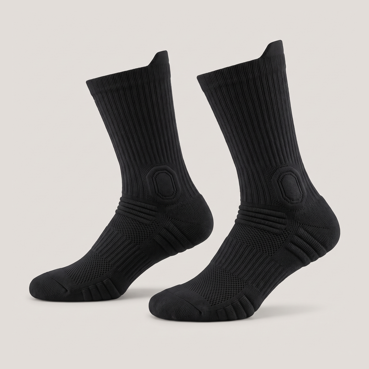 Paire de chaussettes de travail HARDSEN noires, posées debout sur fond clair